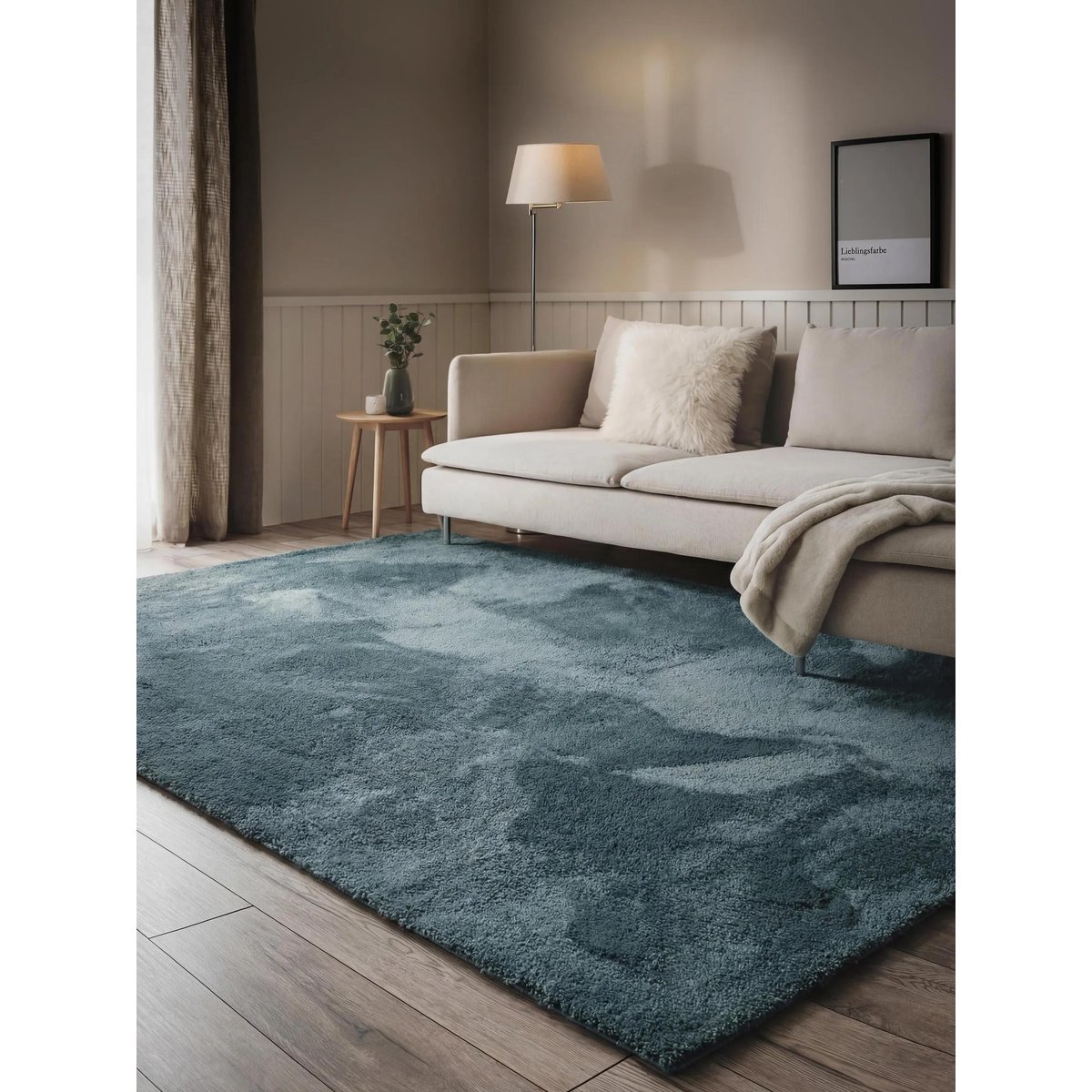Tapis à poils longs SODA bleu foncé, BENUTA