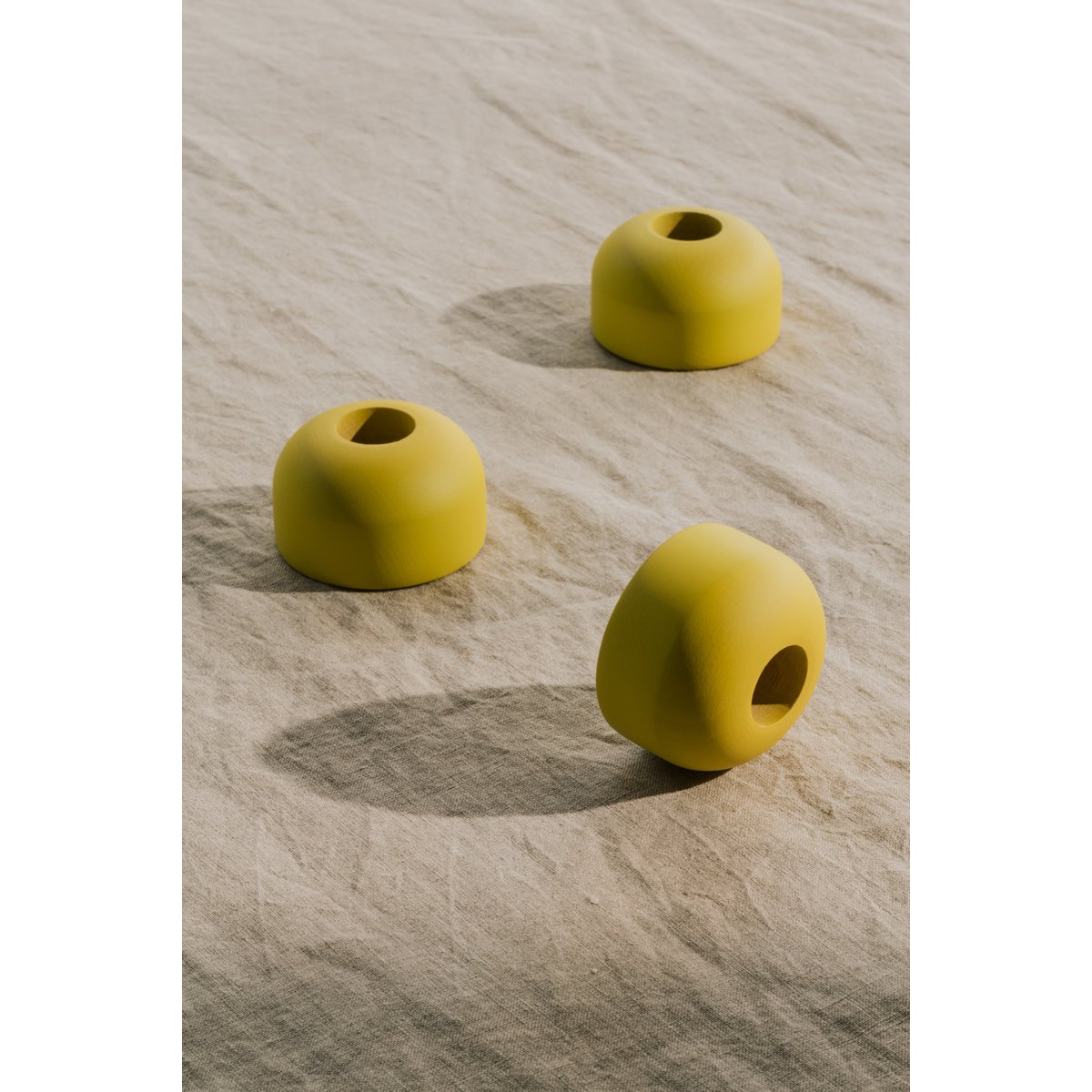 Set de 3 bougeoirs en bois de hêtre massif LUMS jaune citron, NOO.MA