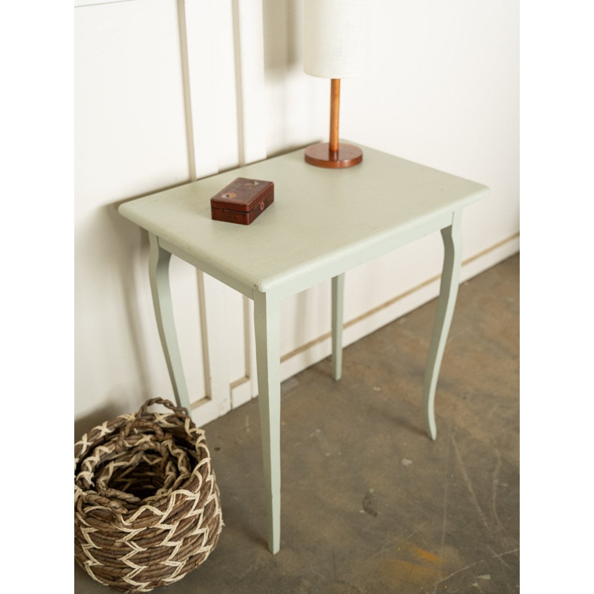 Petite table d'appoint Francine N°1591 - Bon état gris, DEBONGOUT