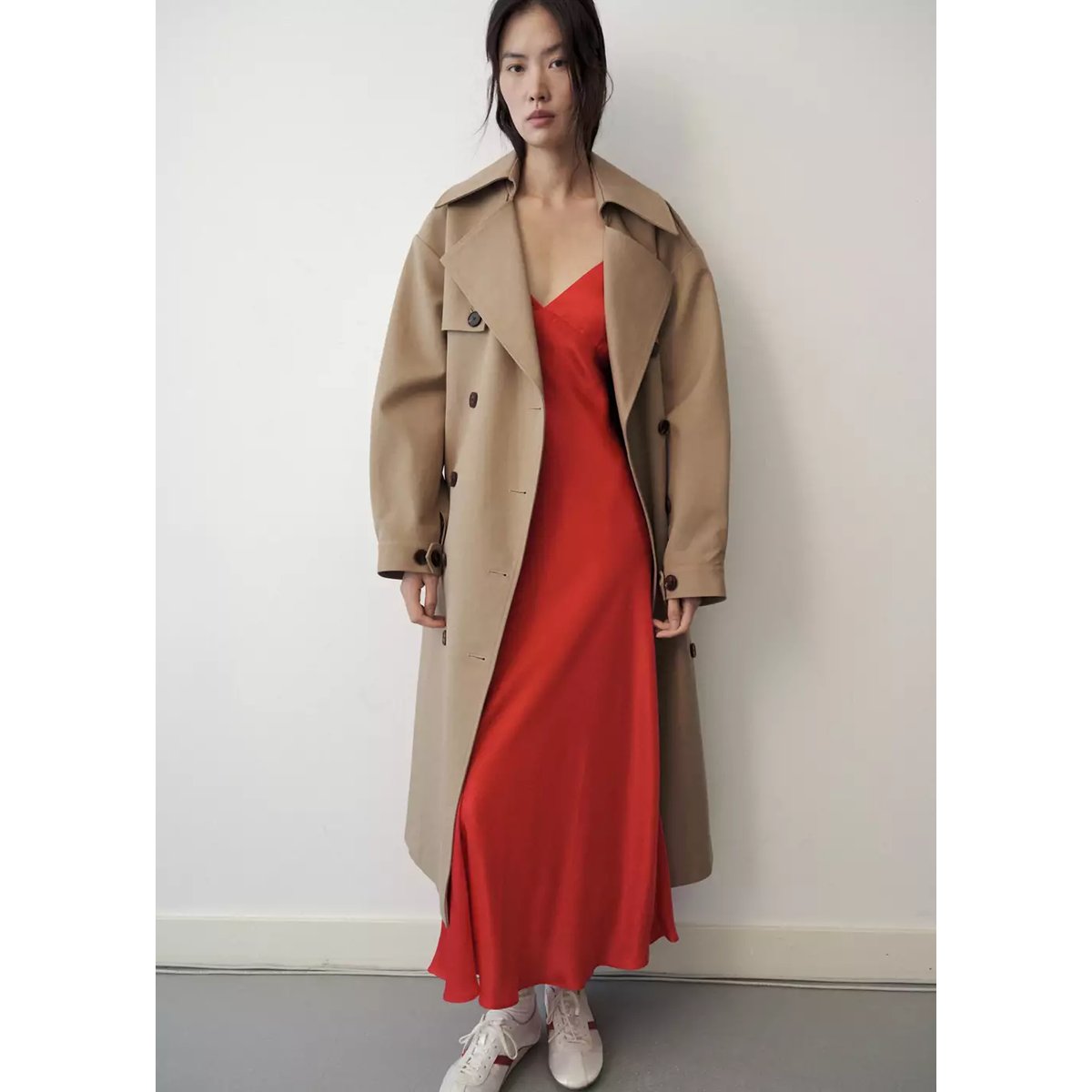 Robe en soie à décolleté en V rouge, MANGO