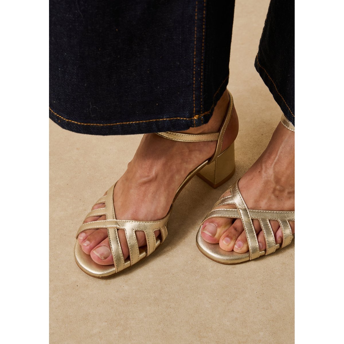 Sandales à talons brides croisées dore, LA FEE MARABOUTEE