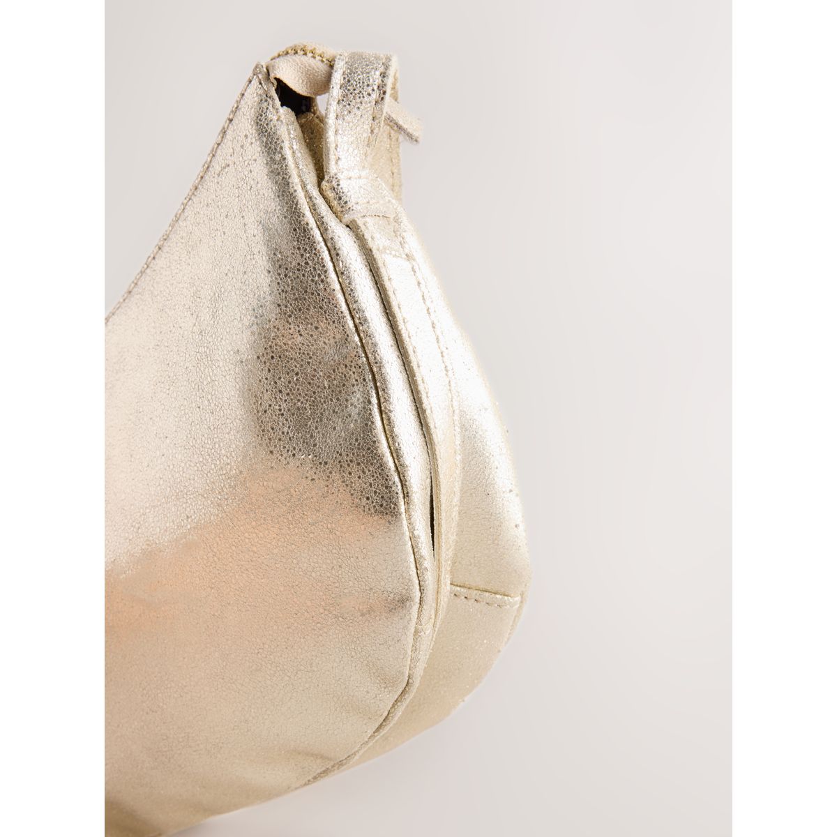 Sac à bandoulière en cuir métallisées, NEXT