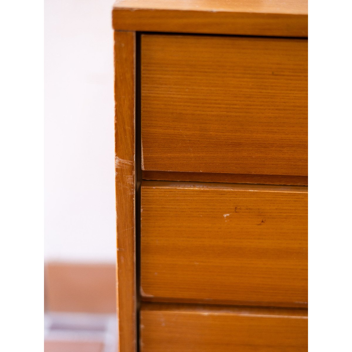 Petite commode en bois Olga N°1073 - Bon état bois clair, DEBONGOUT