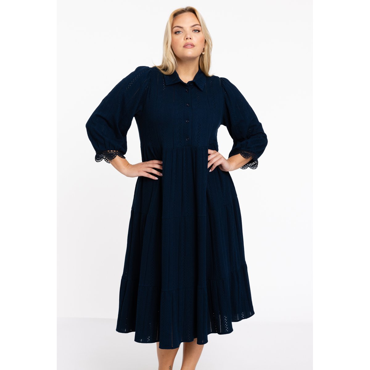 Robe en dentelle bleu, YOEK