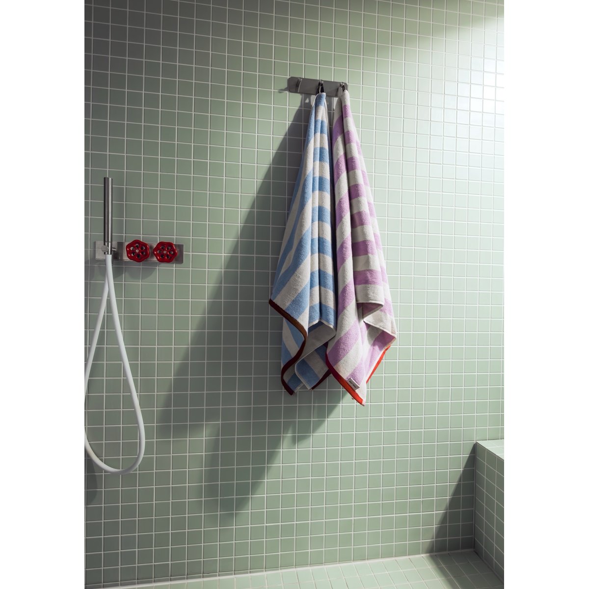 Serviette de bain GOBO baby blue / wide stripes, NOO.MA