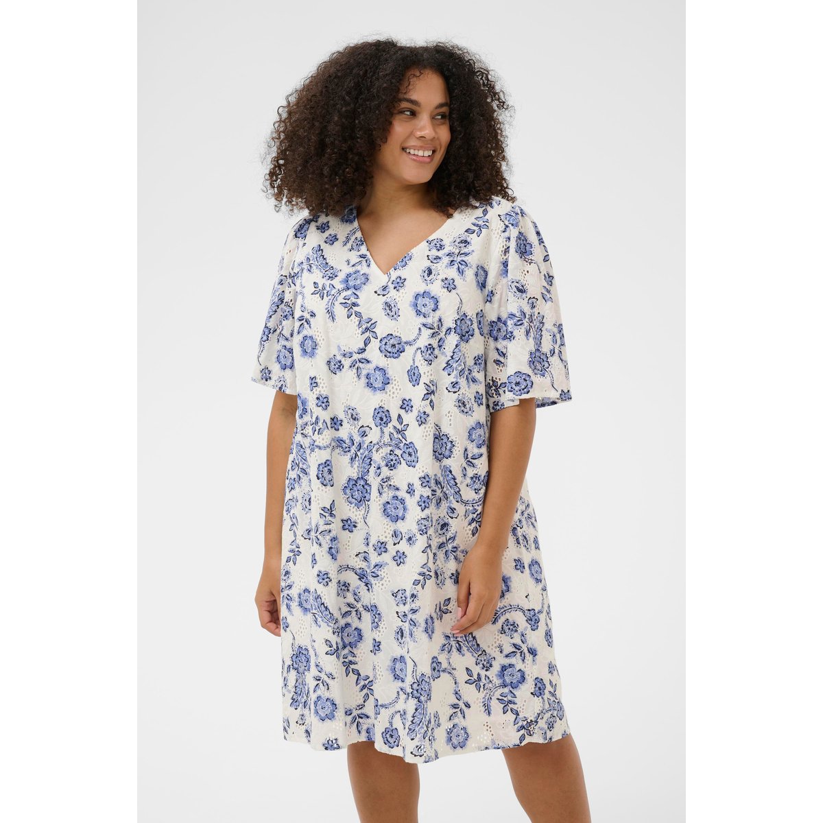 Robe blanc chalk midnight flower, KAFFE CURVE