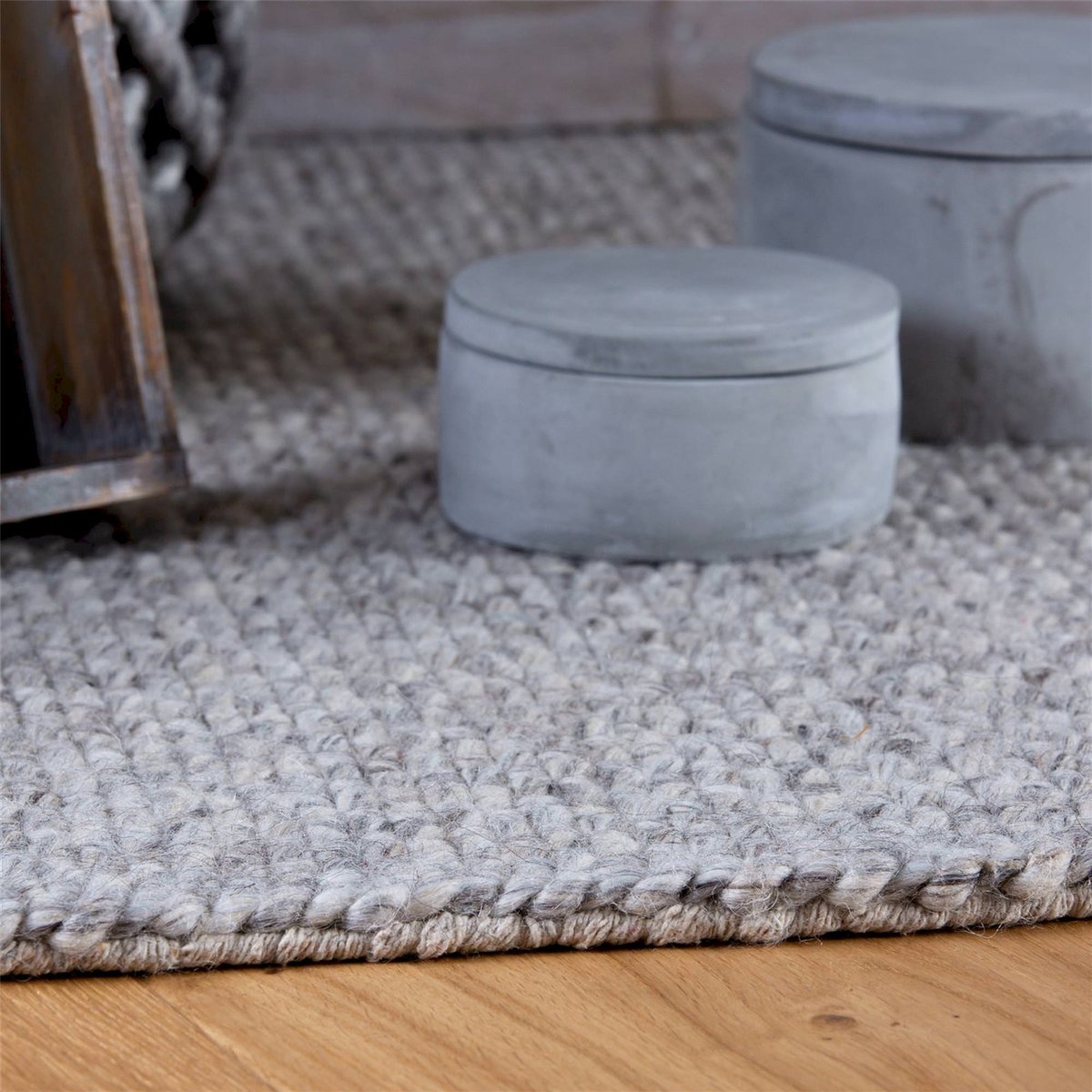 Tapis tissé main en laine et viscose gris clair chiné pierre, ARTE ESPINA