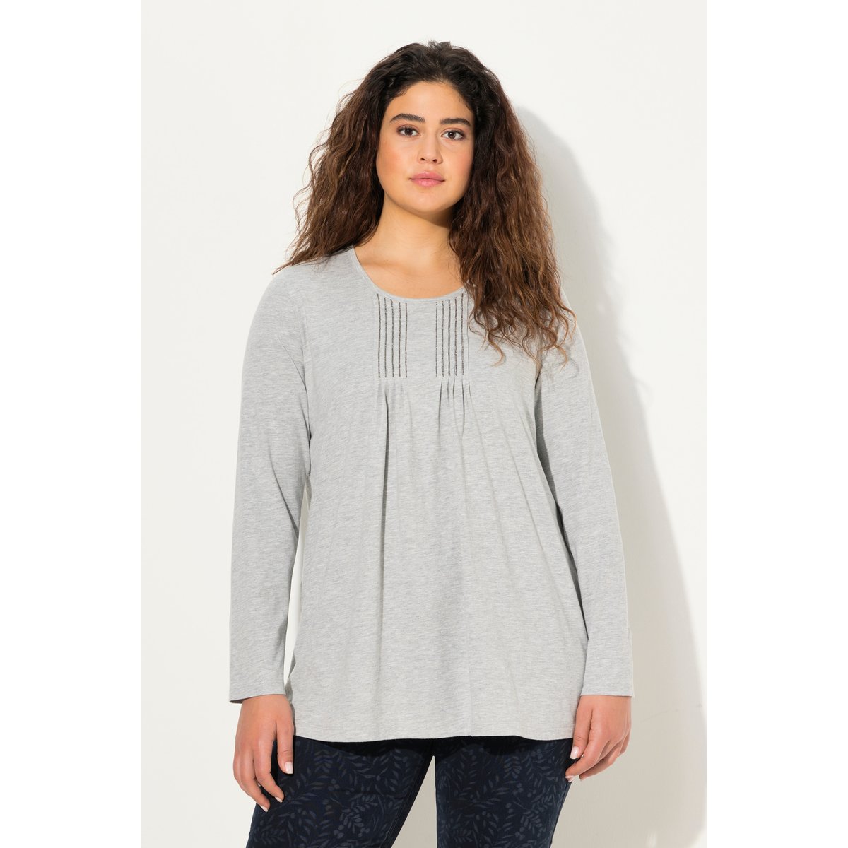 T-shirt à col rond et manches longues. Coupe gris clair chiné, ULLA POPKEN