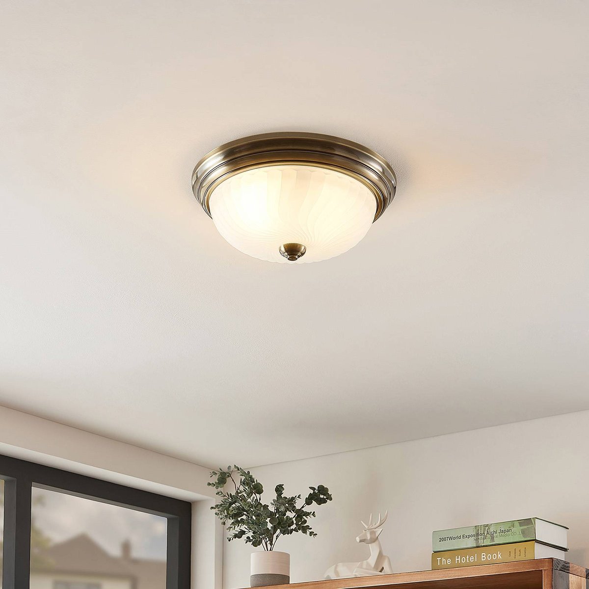 Plafonnier antique, Pakka laiton antique, blanc opale, LINDBY