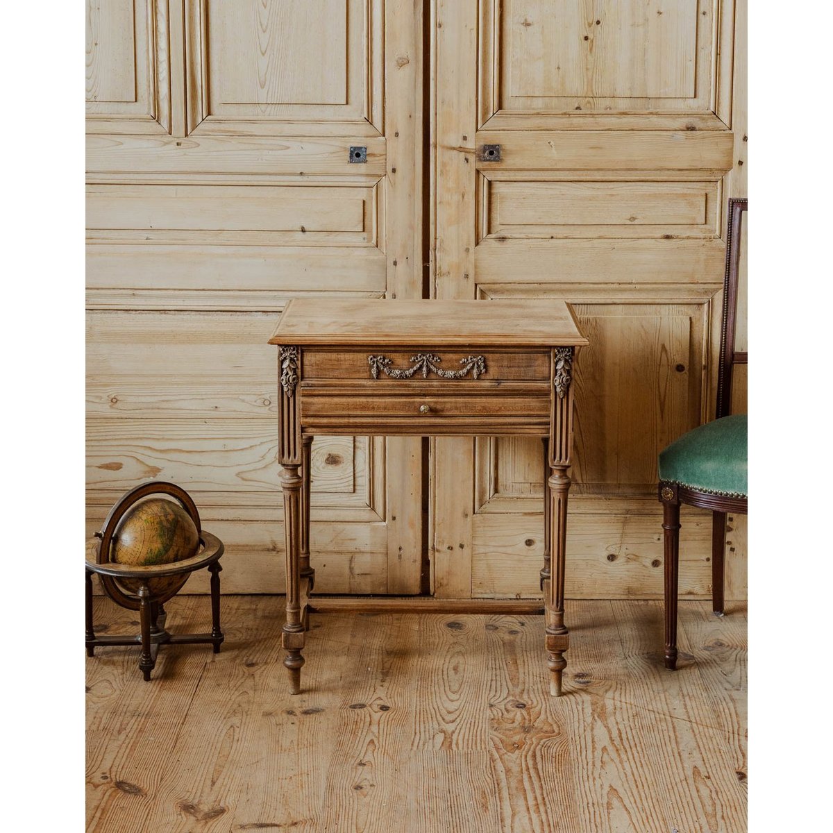 Coiffeuse en bois Louise N°295 - Bon état bois clair, DEBONGOUT