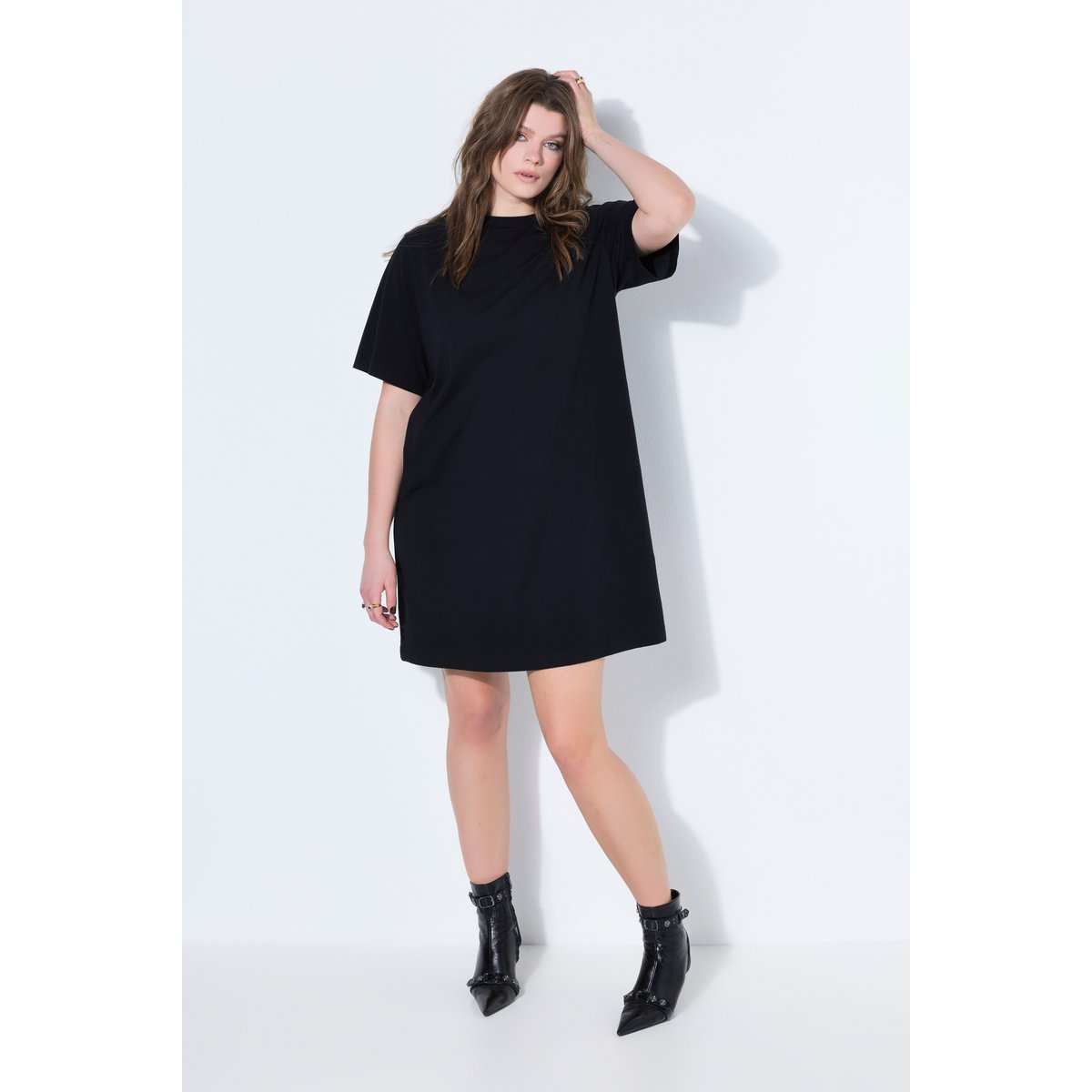 T-shirt oversized ultra-long à col rond et noir, STUDIO UNTOLD