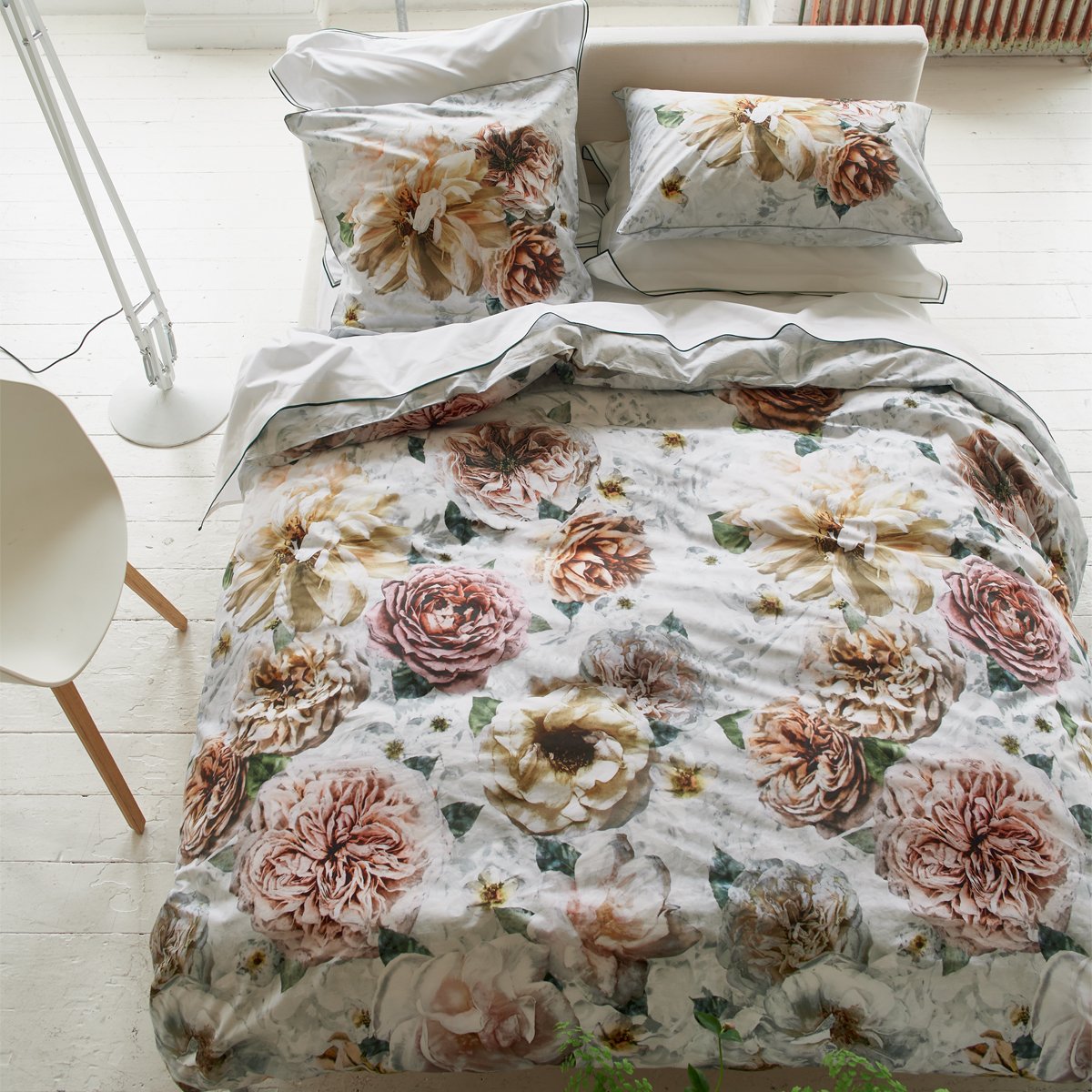 Taie d'oreiller imprimée en percale de coton, PAHARI TUBEROSE gris, DESIGNERS GUILD