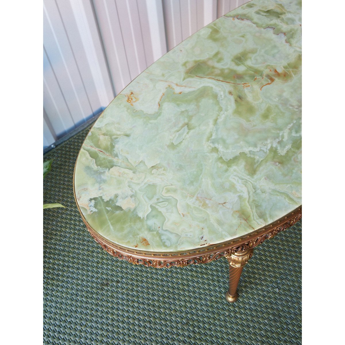 Table basse en onyx Léonie N°875 - Bon état doré, DEBONGOUT