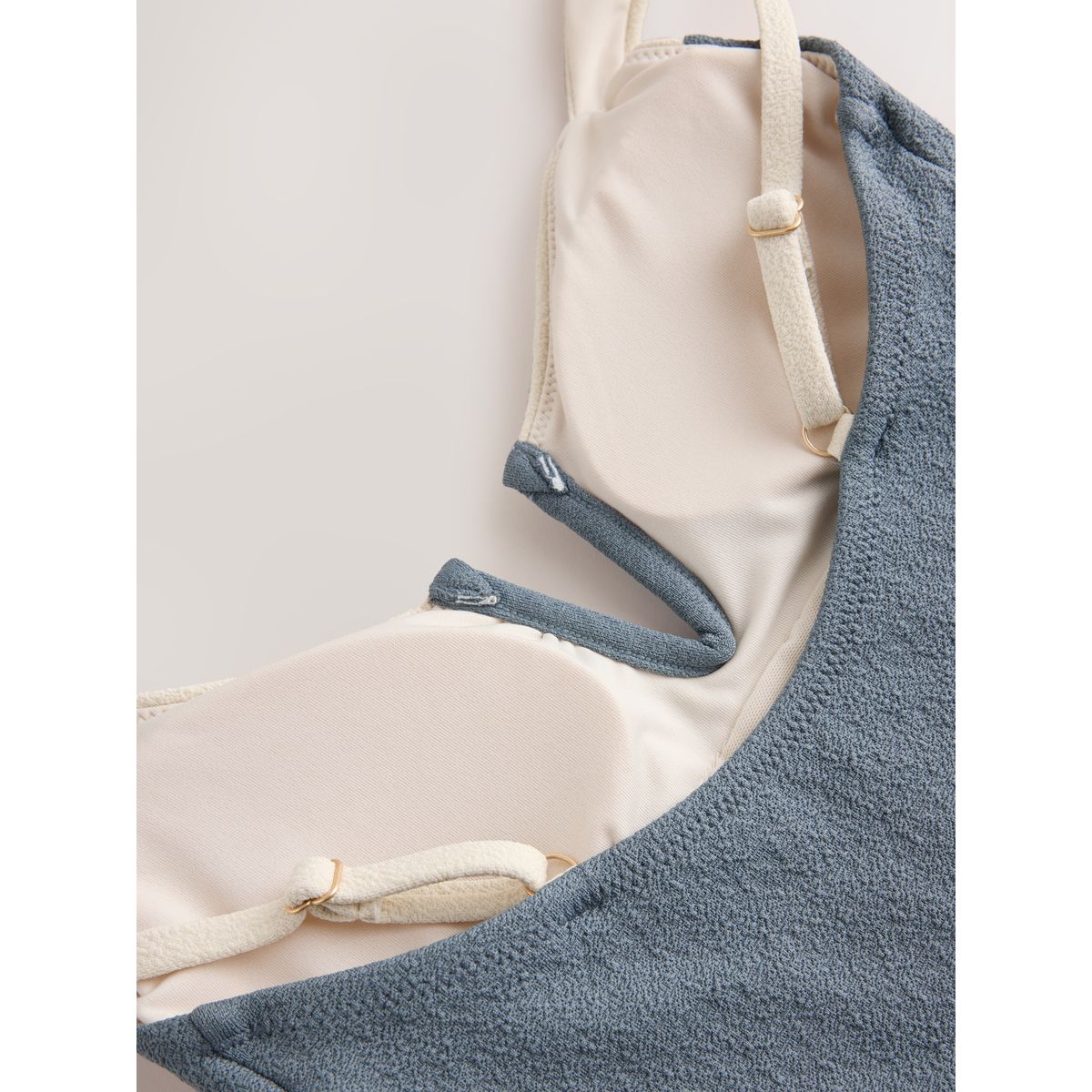 Maillot de bain à détail en u effet gainant bleu/écru, NEXT