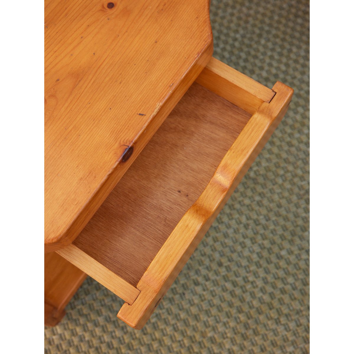 Paire de table de chevets en pin Maïa N°1583 - Bon état bois clair, DEBONGOUT
