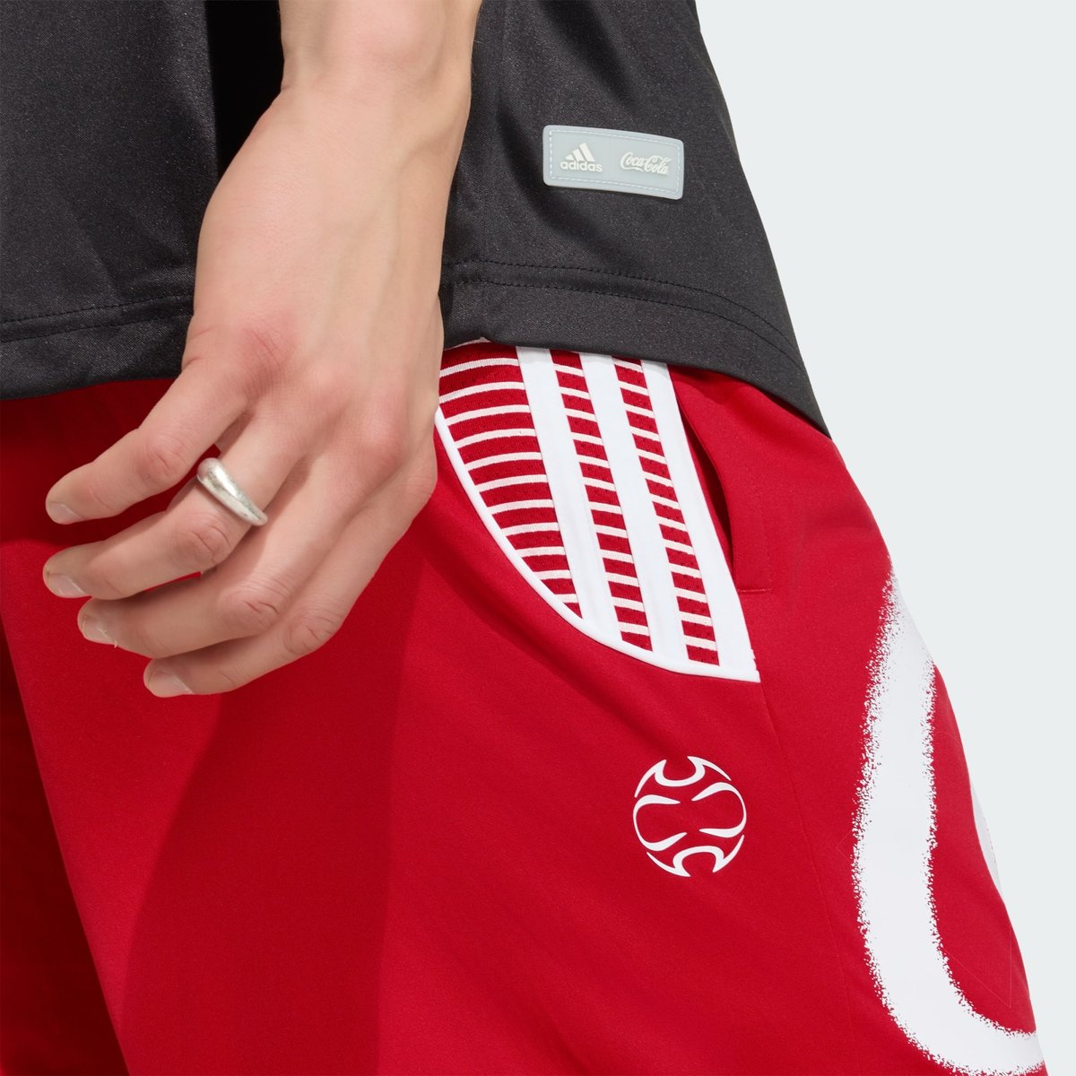 Short De Training Adidas X Coca-Cola Short De Training Adidas X Coca-Cola vivid red, adidas Originals