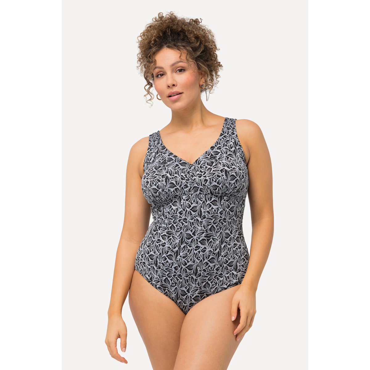 Maillot de bain avec bonnets souples. noir, ULLA POPKEN