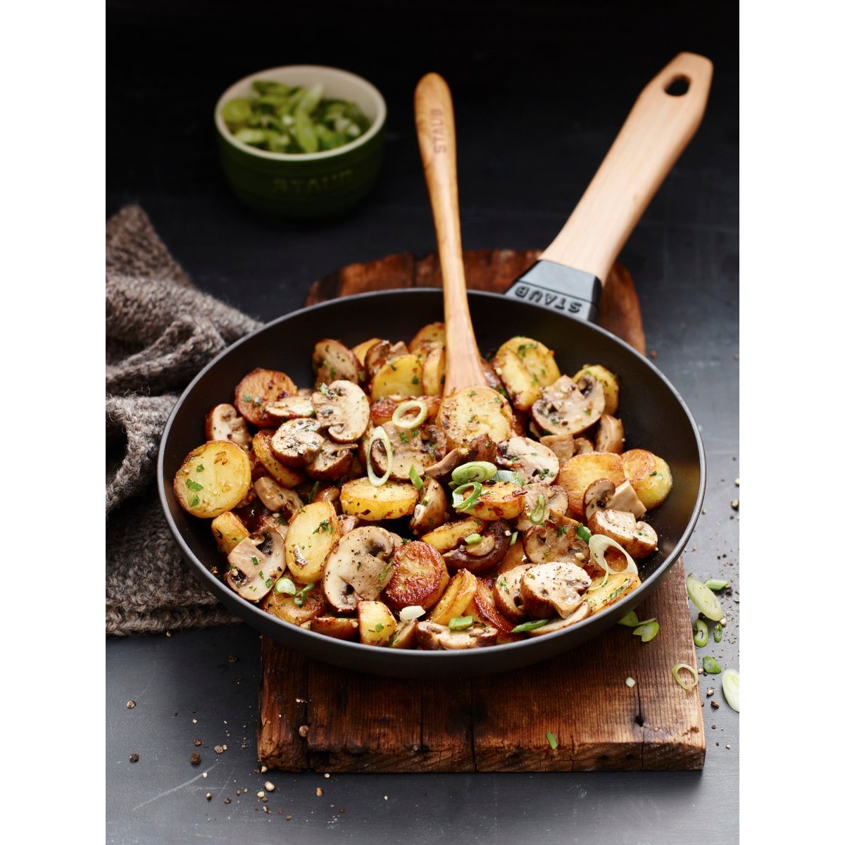 Poêle les poêles fonte noir ø20 cm noir, STAUB