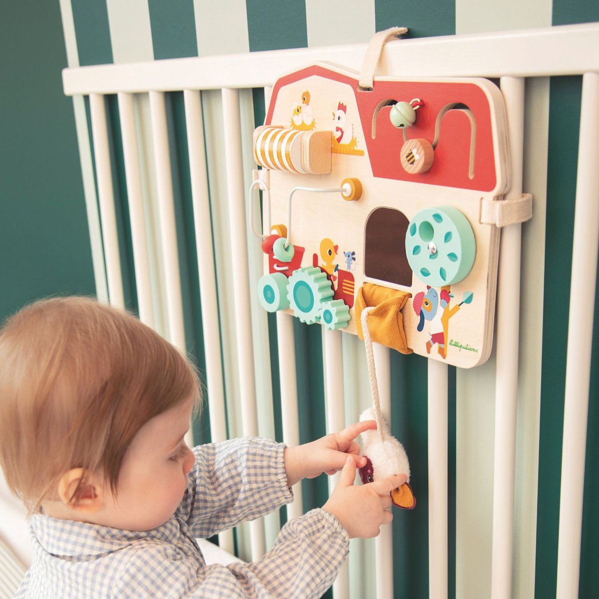 Panneau d'activités en bois Ferme beige, LILLIPUTIENS
