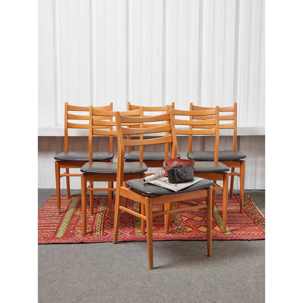 Lot de 6 chaises scandinaves Alma N°1728 - Bon état bois clair, DEBONGOUT