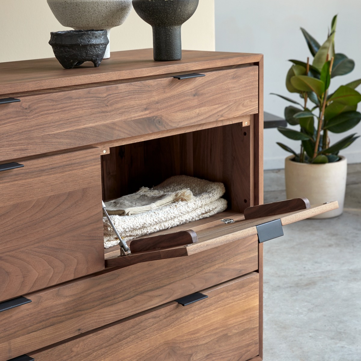Commode en Noyer massif, SENSON marron, TIKAMOON