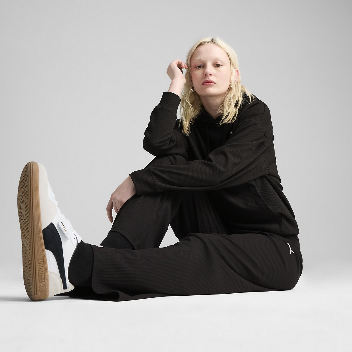 ESSENTIAL ELEVATED RIB broek met wijde pijpen zwart, PUMA