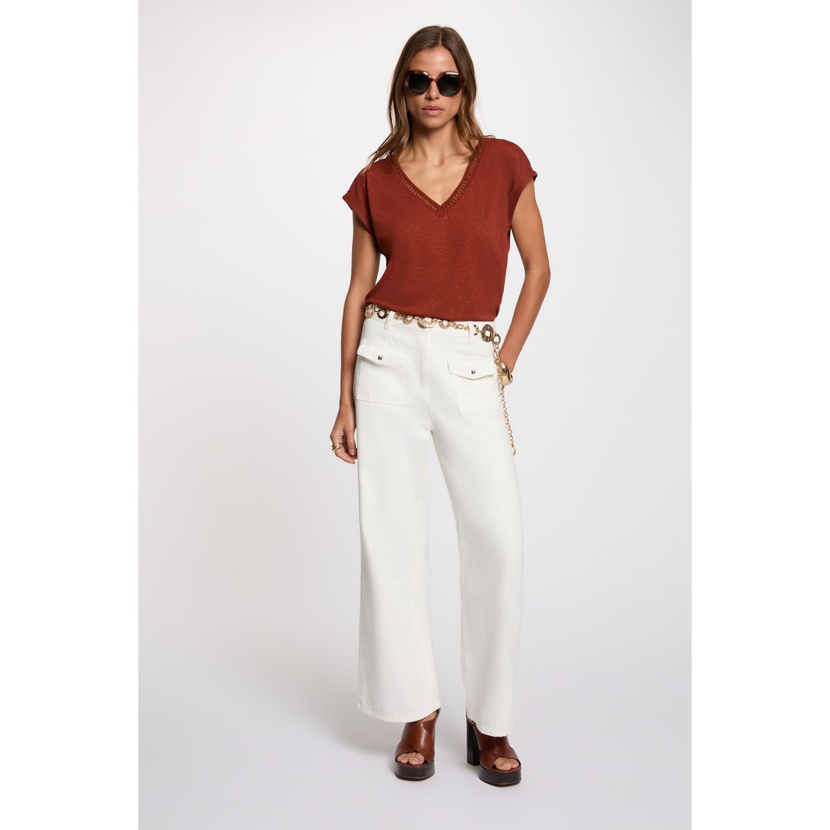 T-shirt brillant col v marron cognac, MORGAN