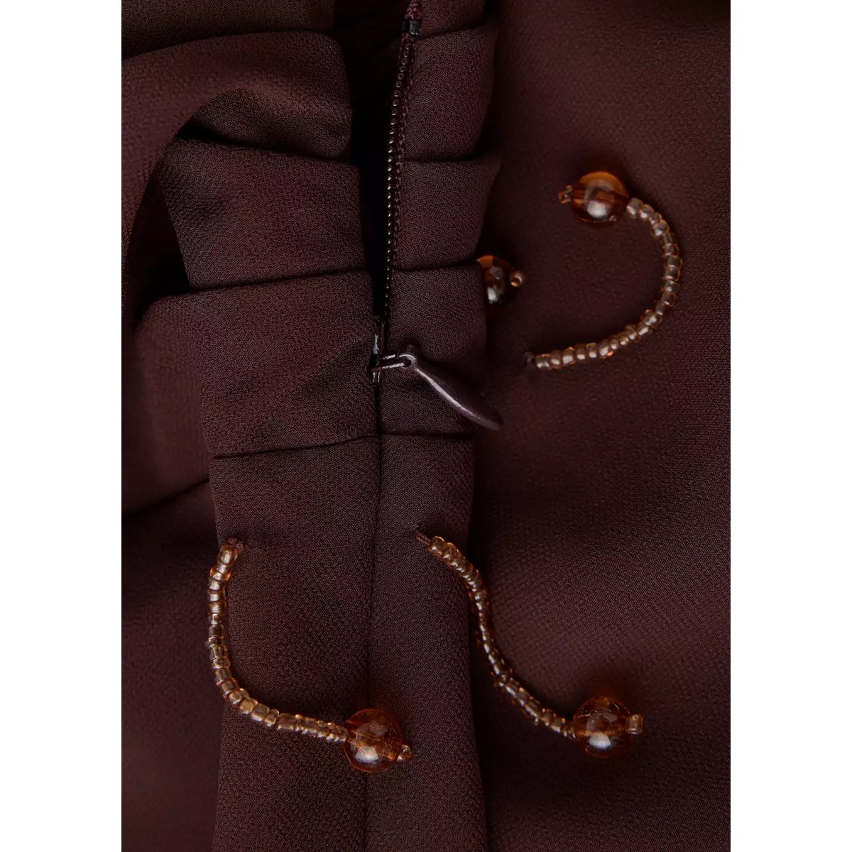 Robe asymétrique en mousseline à franges ornées de perles grenat, MANGO