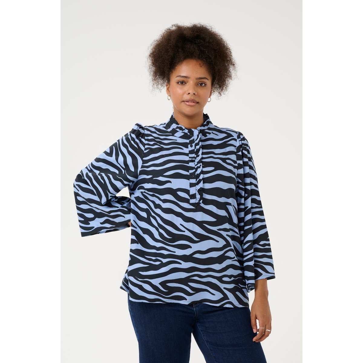 Blouse with short sleeve bleu/noir graphic, KAFFE CURVE