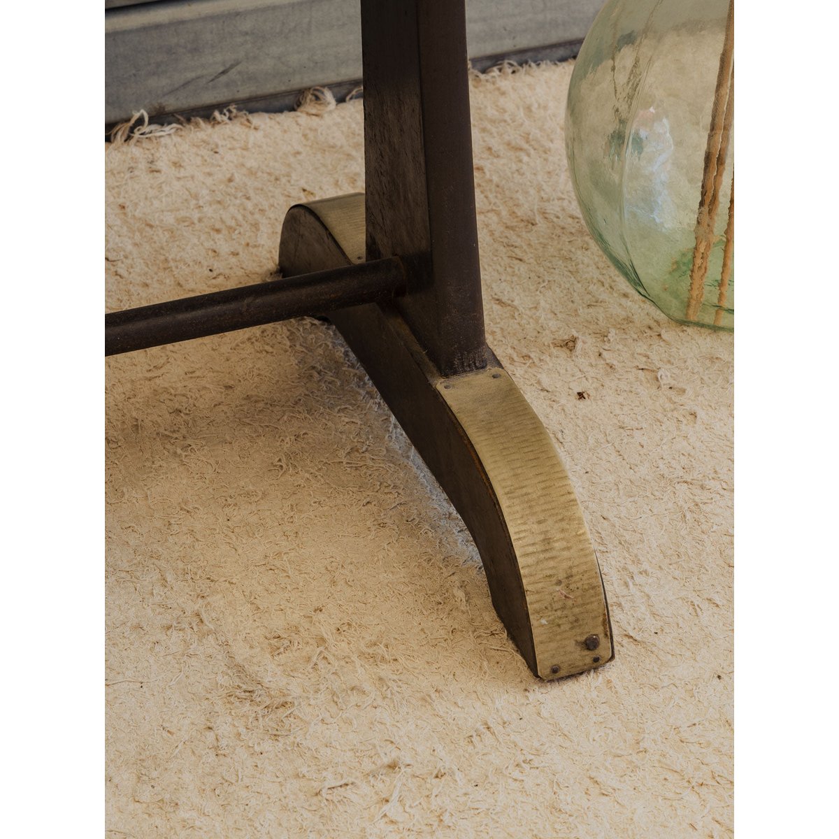 Table à manger en bois Romy N°1576 - Bon état bois foncé, DEBONGOUT