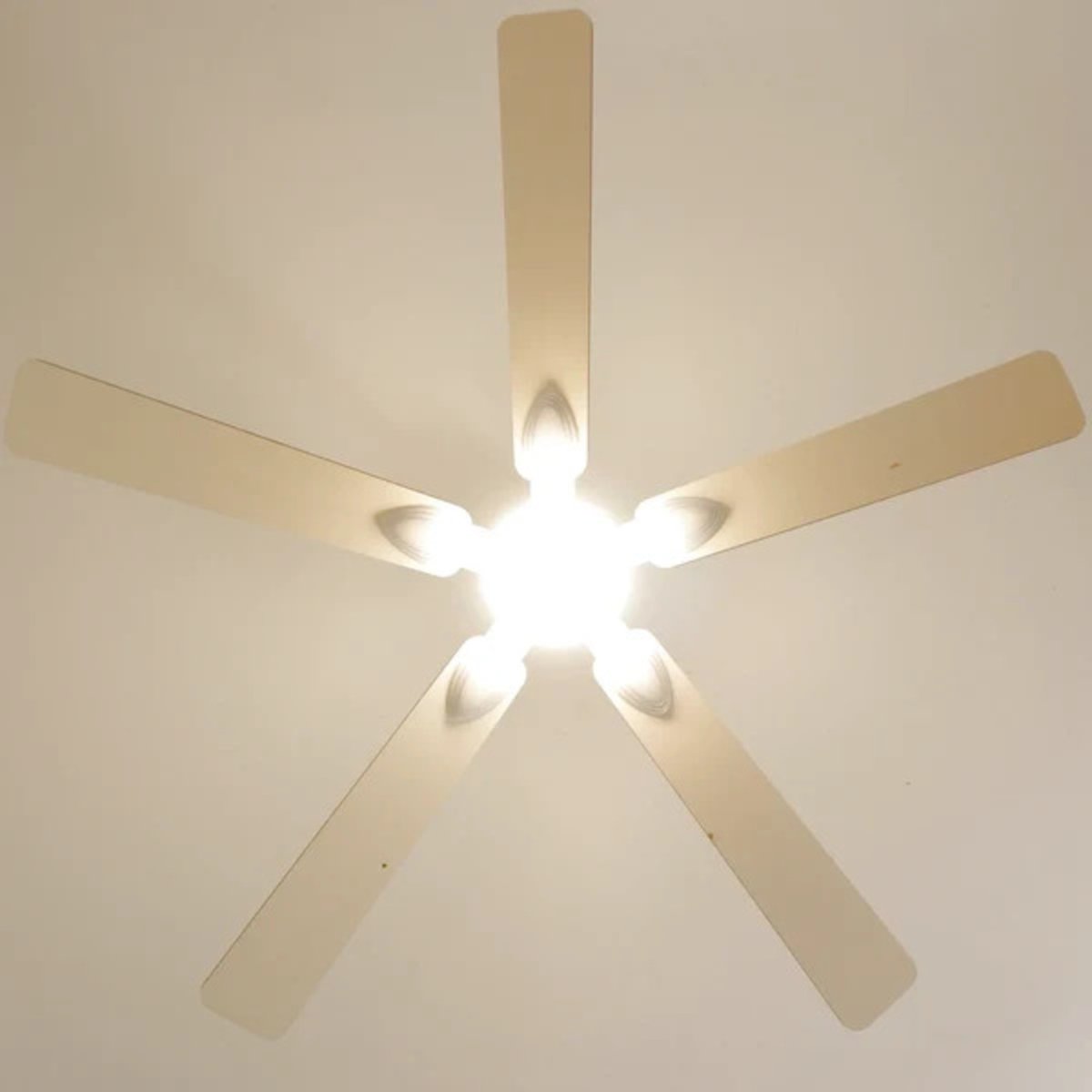 Plafonnier ventilateur en bois de peuplier MISTRAL bois clair, ATELIER LOUPIOTE