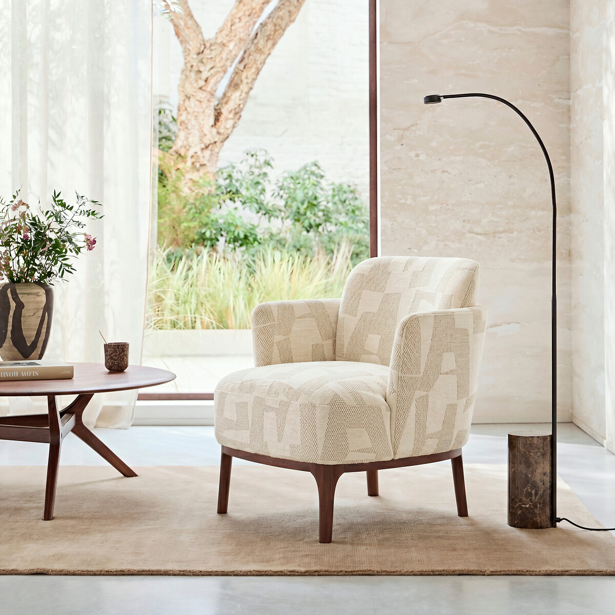 Fauteuil, en noyer massif et tissu jacquard, JABOTE craie écume, AM.PM