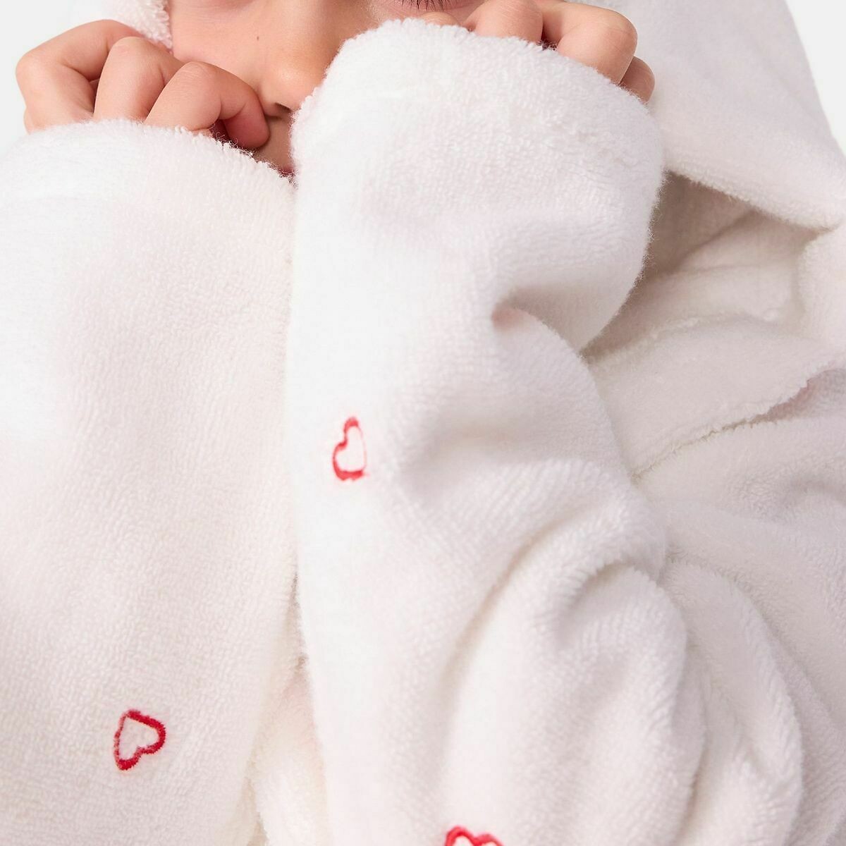 Kinderbademantel aus Baumwollfrottee mit gestickten Herzen motiv herz, PETIT BATEAU