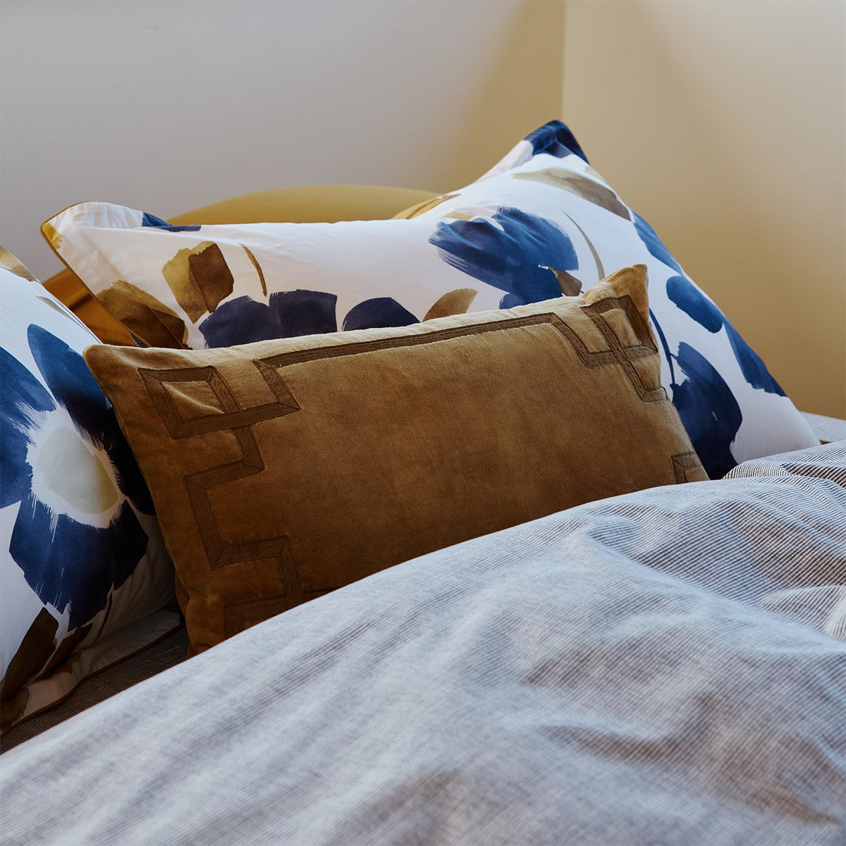 Housse de coussin en velours marron, CALYPSO bronze, DESFORGES