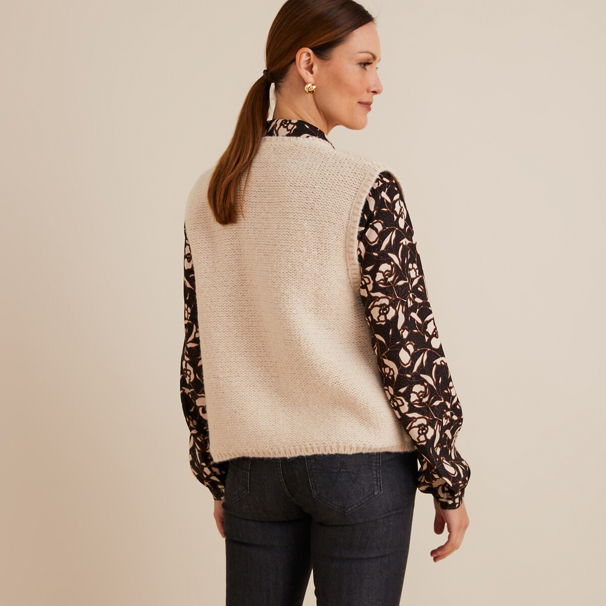 Fine Knit Sleeveless Cardigan with Crew Neck cream, ANNE WEYBURN