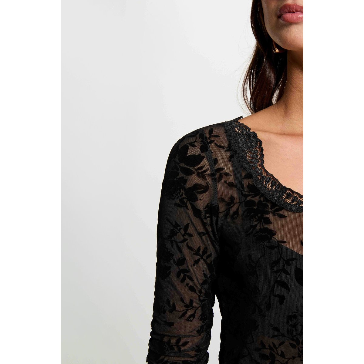 T-shirt dentelle col coeur noir, MORGAN