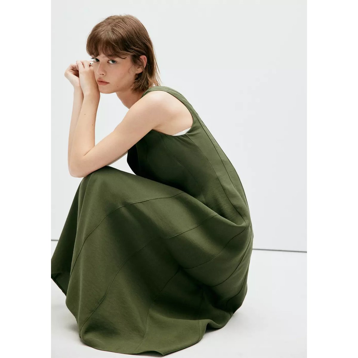 Robe col V avec coutures kaki, MANGO