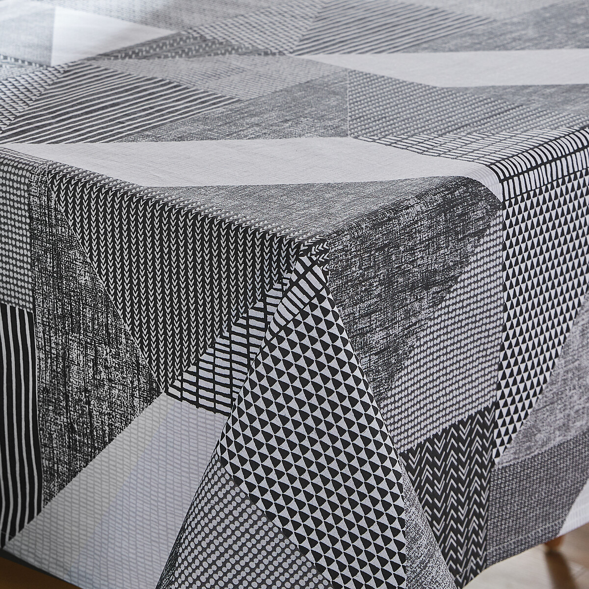 Larsson Geo Tablecloth grey, CATHERINE LANSFIELD