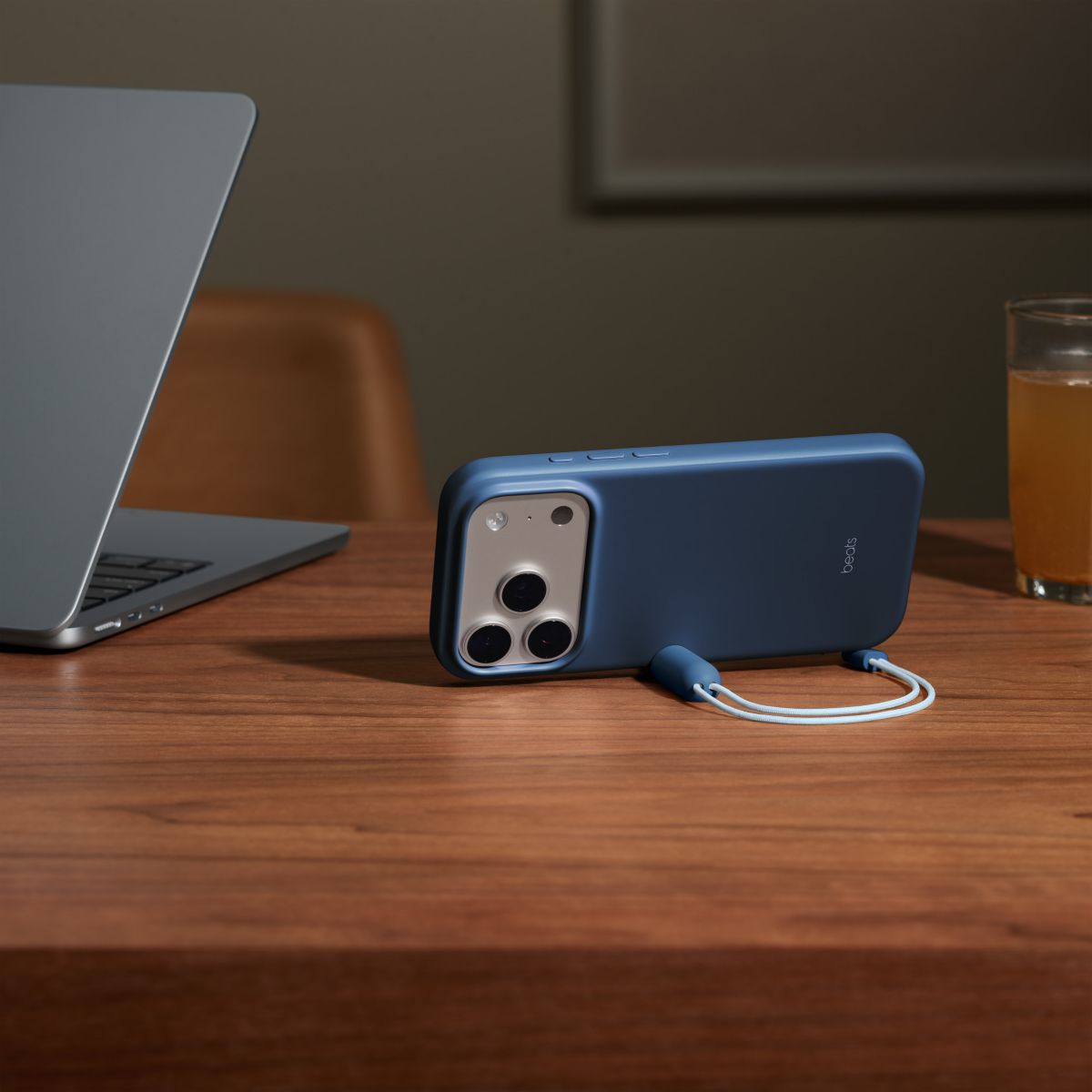 Coque iPhone 17 Pro Magsafe standBleu basalte couleur unique, BEATS BY DR,DRE