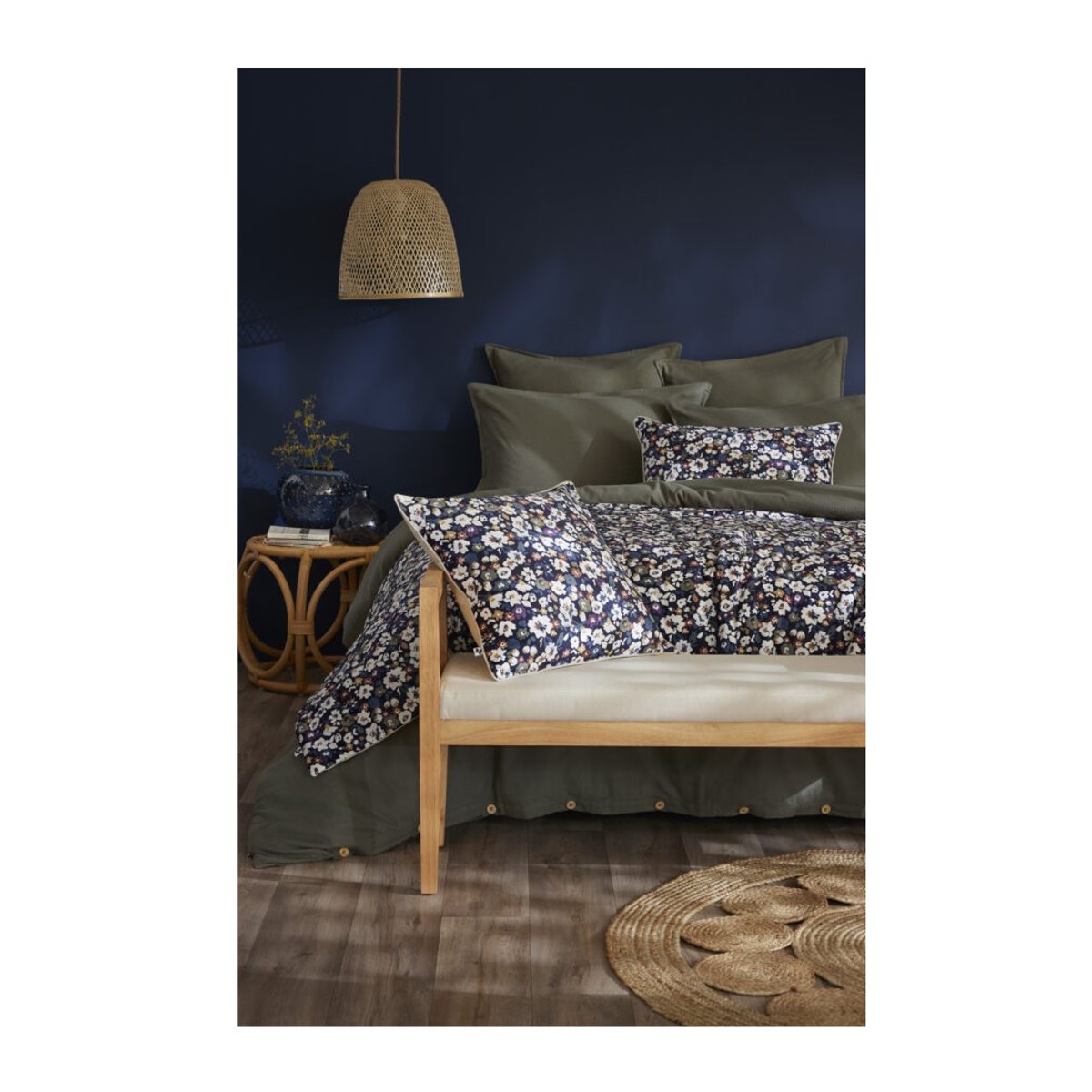 Bout de lit toucher velours Colline bleu, EDEN