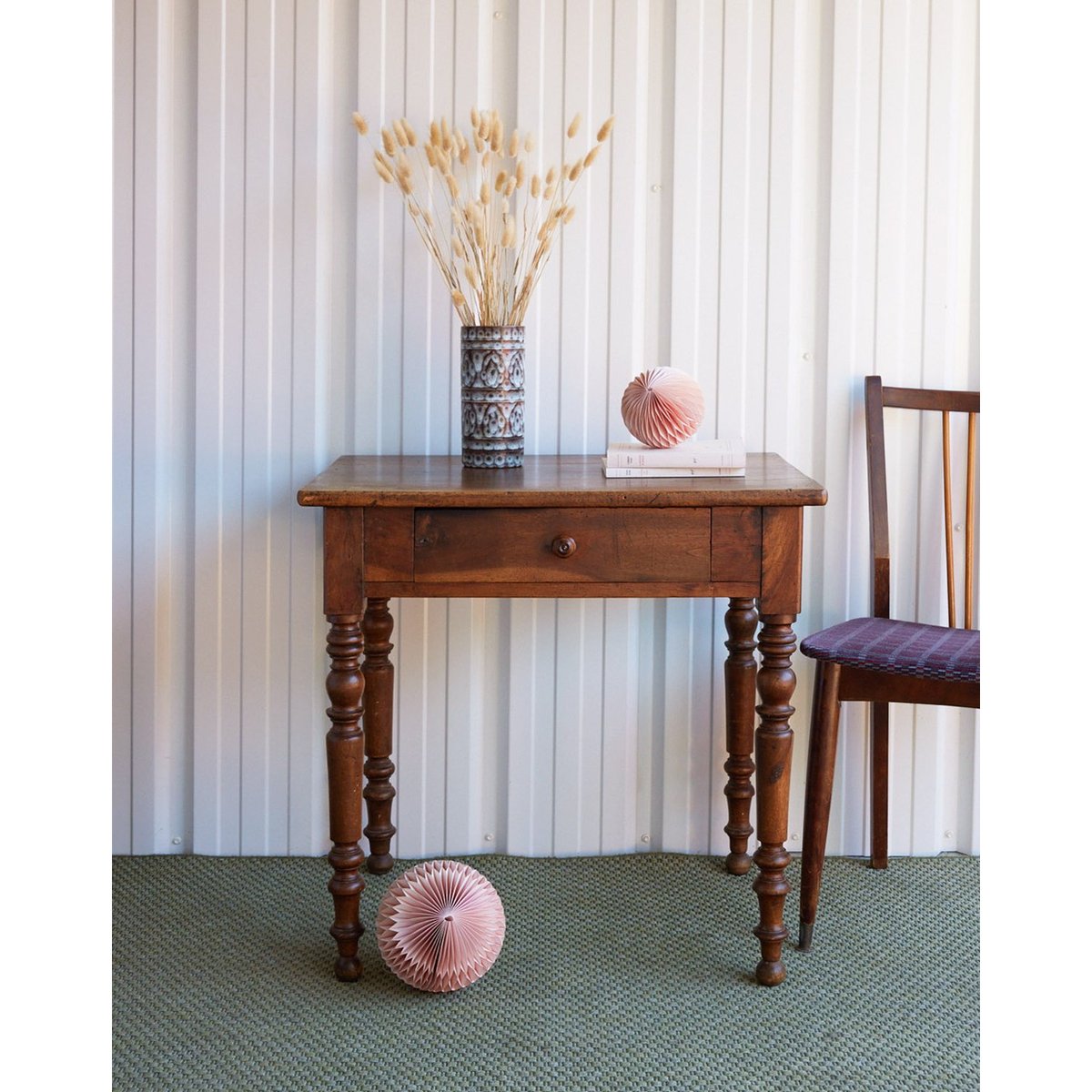 Table d'appoint en bois Francine N°1594 - Bon état bois foncé, DEBONGOUT