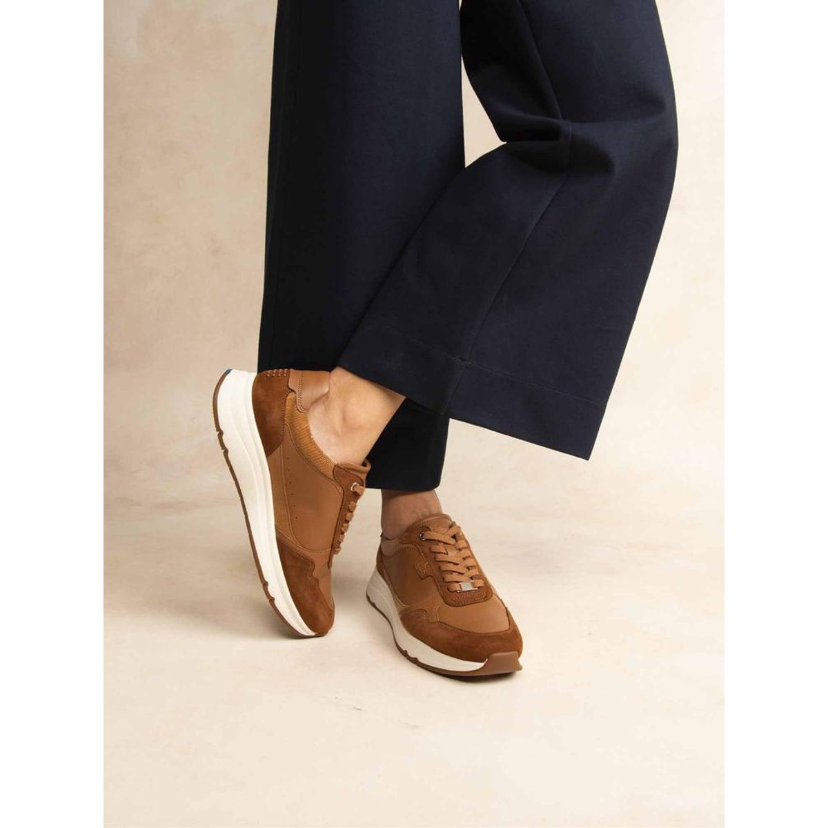 Baskets BLONDIE tan, TBS