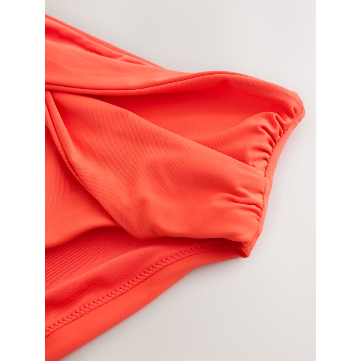 Bas de bikini rouge, NEXT