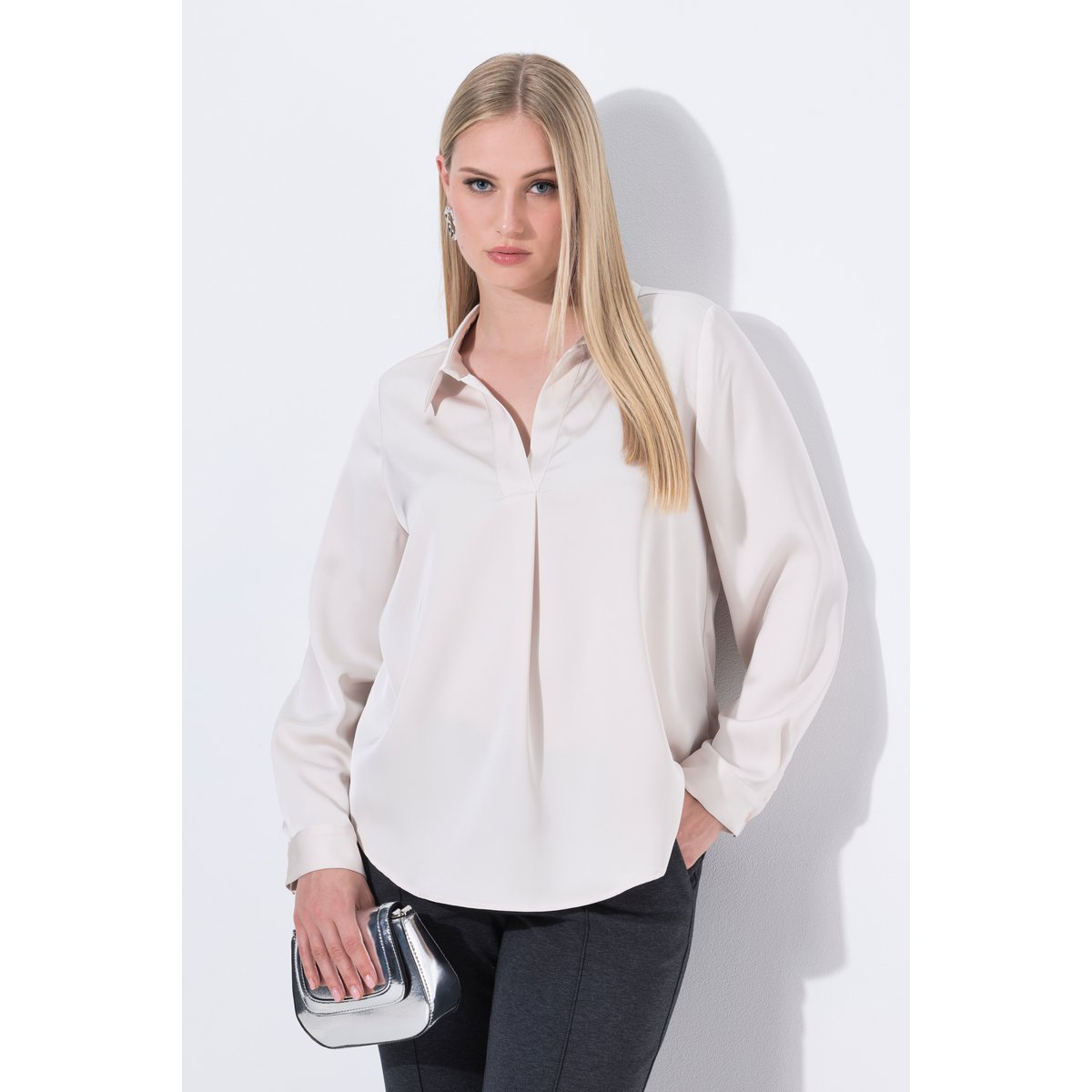Blouse en satin gris beige, ULLA POPKEN
