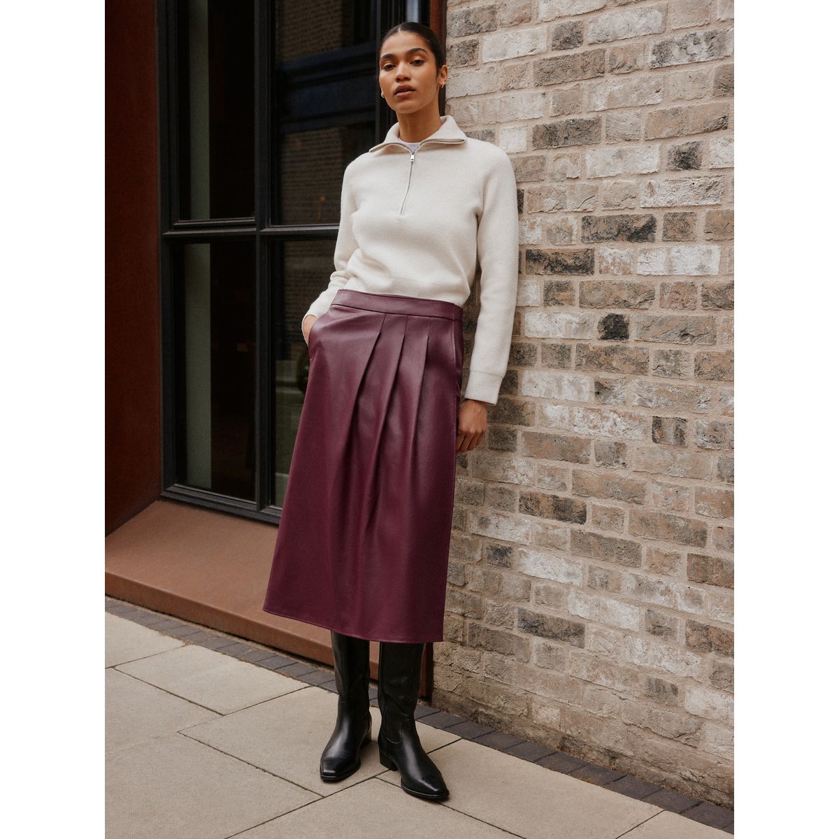 Jupe kilt mi-longue en similicuir rouge bordeaux, NEXT