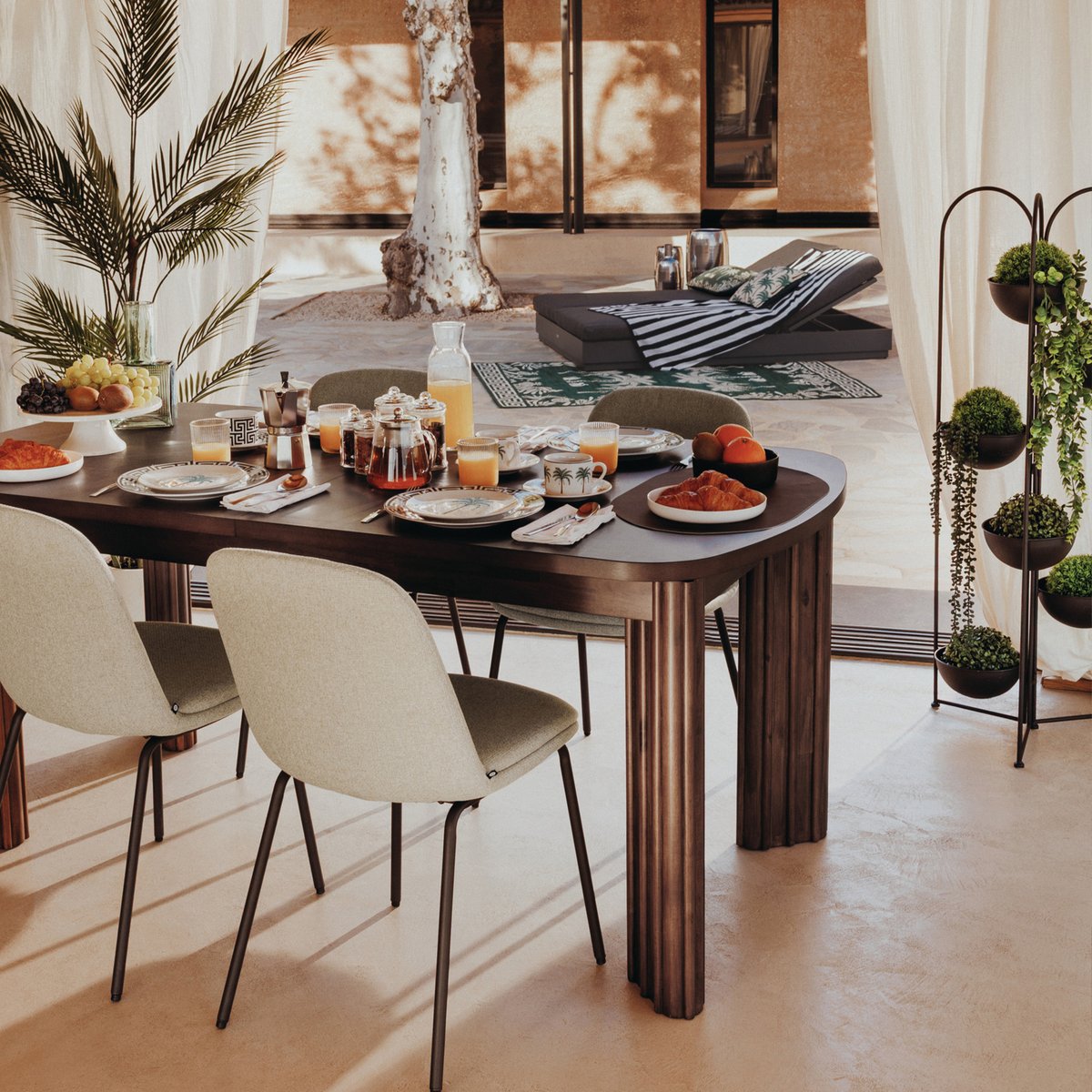 Table à manger extensible 8 places acacia massif RIKAYA marron, ATMOSPHERA