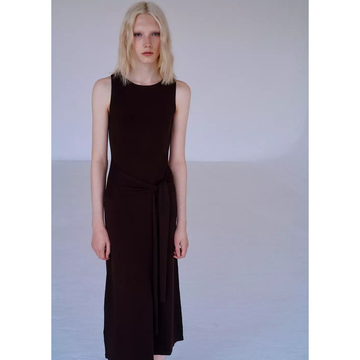 Robe maille nouée marron, MANGO