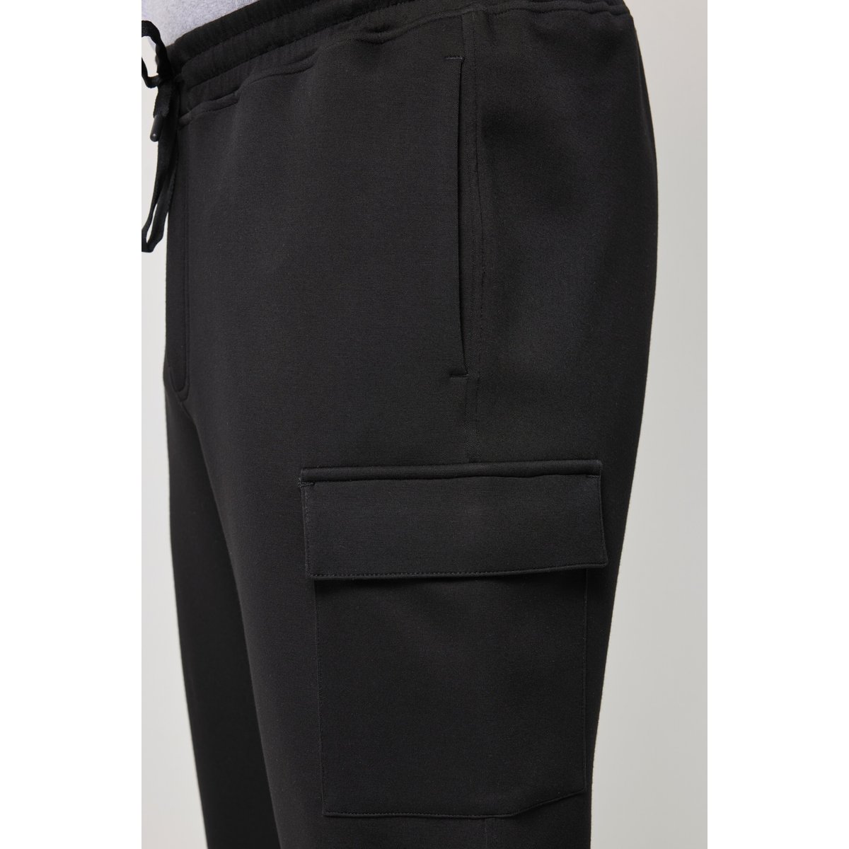 Pantalon cargo avec de nombreuses poches noir, JP1880
