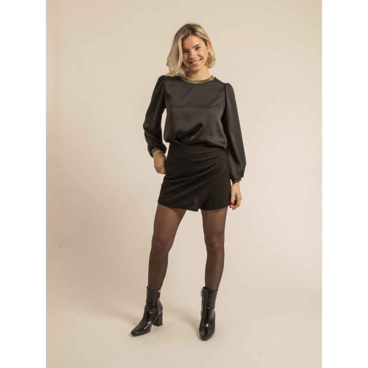 Jupe Short Xyrane noir, DONA LISA