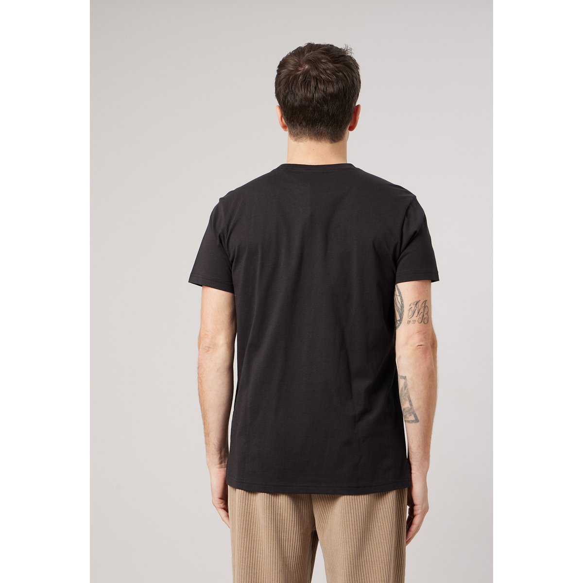 T-shirt regular homme en 100% coton jersey JORN black, DEELUXE